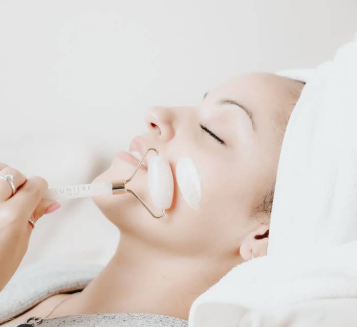 Beauty  inside and out workshop!------"提拉紧致&打造平滑肌肤"

第二期，美容圣品平泰秀按摩手法和面膜用法，上妆的正确打开方式。

9月21号，周六下午，2场次，每场限量6人次!
11:30--1:00pm
2:00pm--3:30pm

美丽由内而外工作室开业大酬宾，参与活动的朋友均可获得礼品，并有机会参与月底大抽奖🎁
欢迎大家光临，美丽等着您🎀