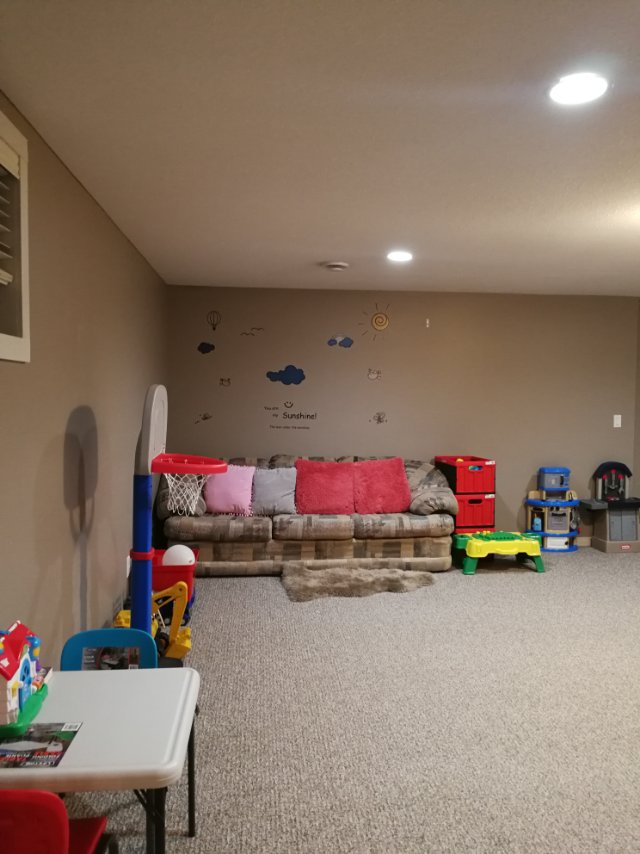 新开业daycare，1600呎banglou，空间大，采光好。
园长长期从事教育工作，在里加纳有六年幼儿园工作经验，口碑好，孩子们非常喜欢园长。
每天给孩子们准备有丰盛的早餐，午餐，snack。
还有两名2岁半以上孩子，及一名school age招生名额。
咨询电话，3065391898，Email: aoupy@163.com。

现在报名，9--12月，每月有100元discount。
