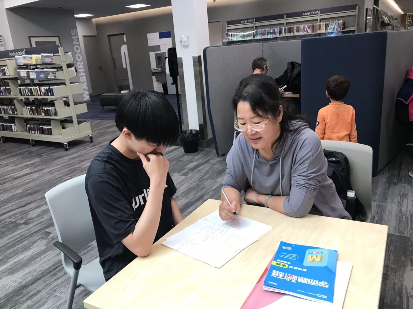 Lily老师亲自授课，她认真负责的态度，深入浅出的讲解得到家长和学生的一致认可！